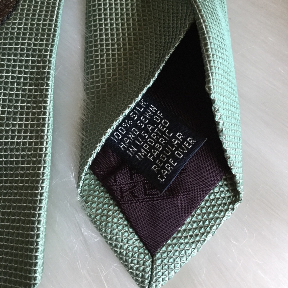 Roundtree & Yorke Goofy Embroidered Green Silk Tie - Picture 4 of 6